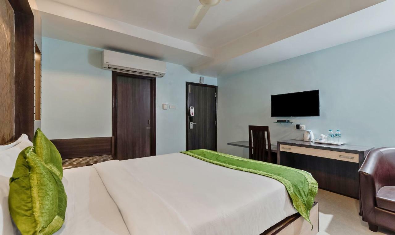 Oyo 3811 Geetanjali Regency Hotel Колката Екстериор снимка