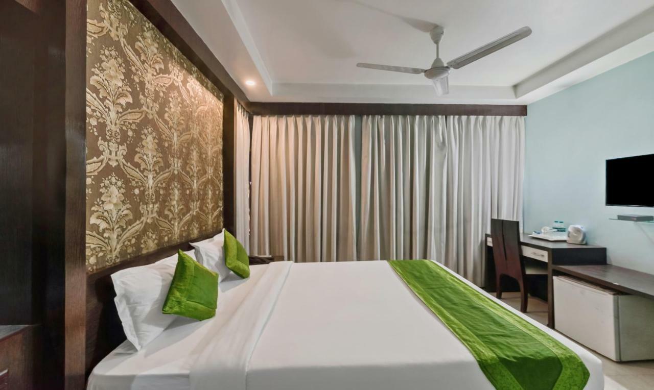 Oyo 3811 Geetanjali Regency Hotel Колката Екстериор снимка