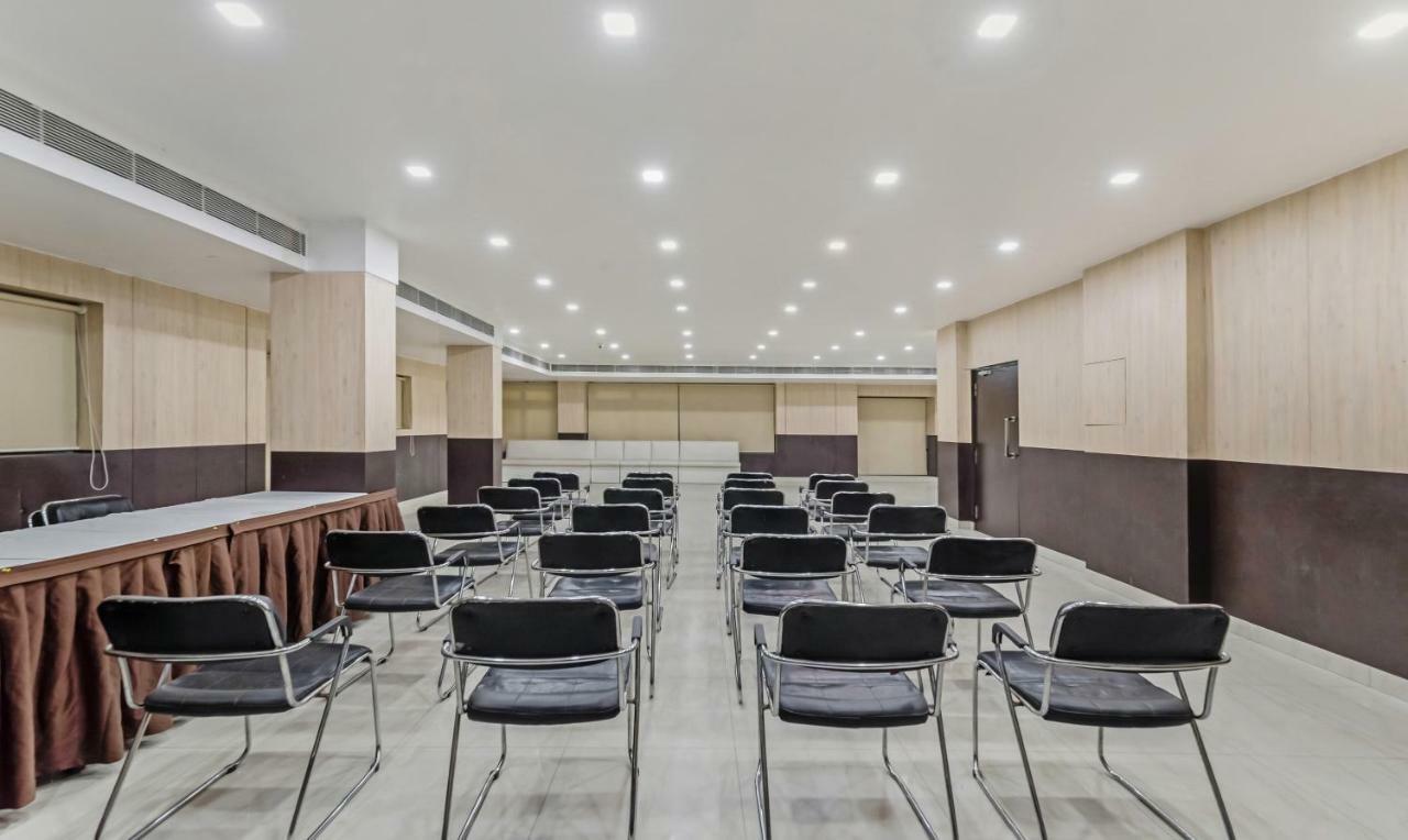 Oyo 3811 Geetanjali Regency Hotel Колката Екстериор снимка